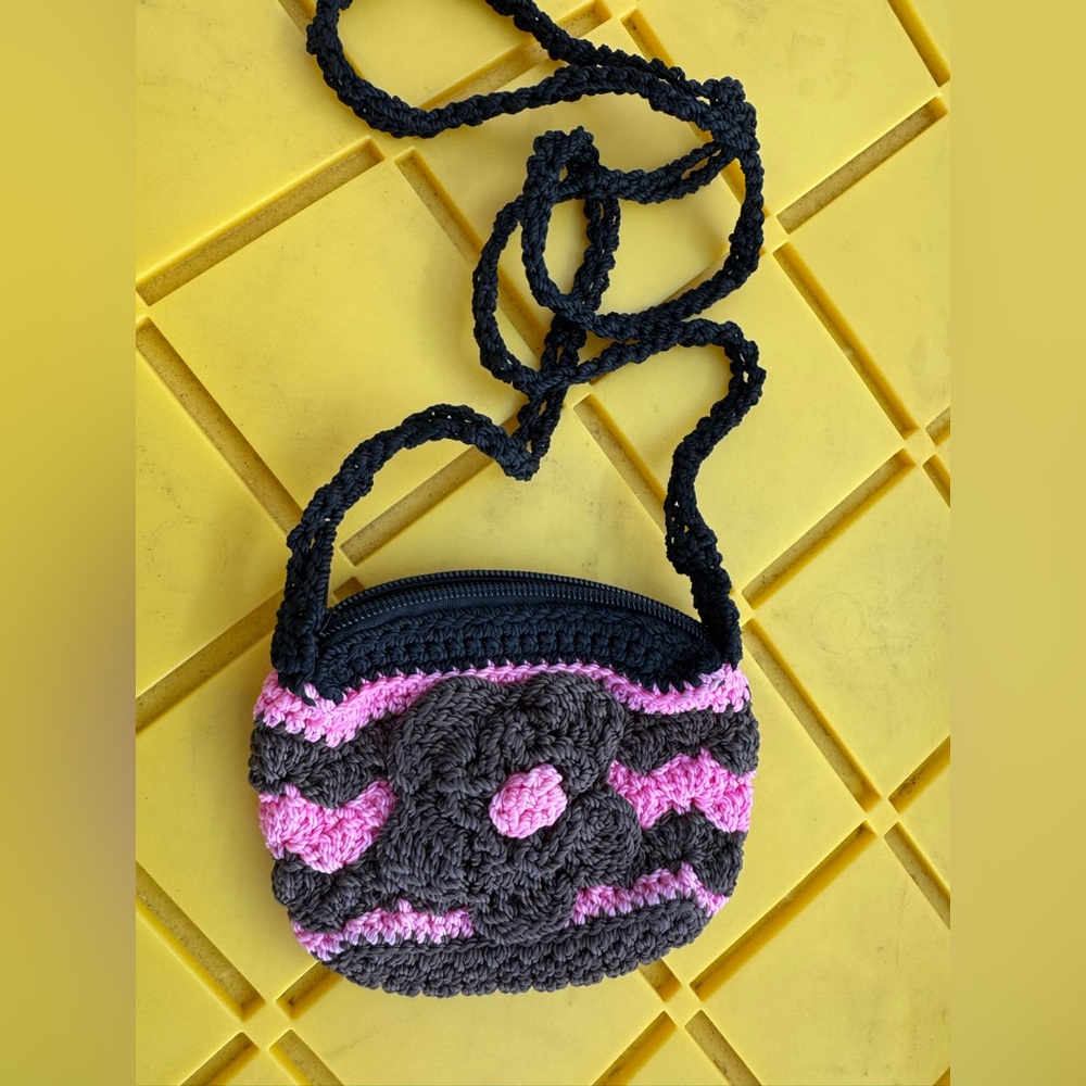 Hand made Crochet Crossbody Bag with Flower Design / coin bag